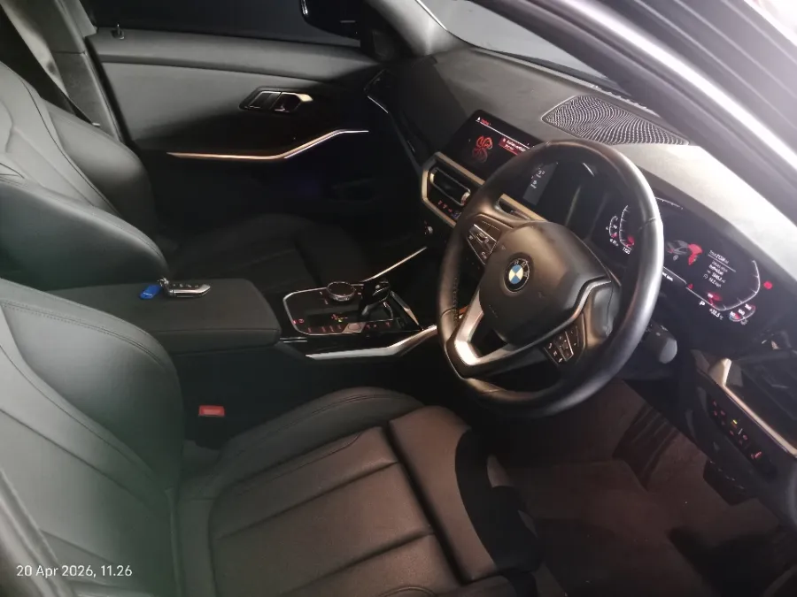 Foto Mobil Bekas Kabin Depan BMW 320i 2.0 tahun 2020