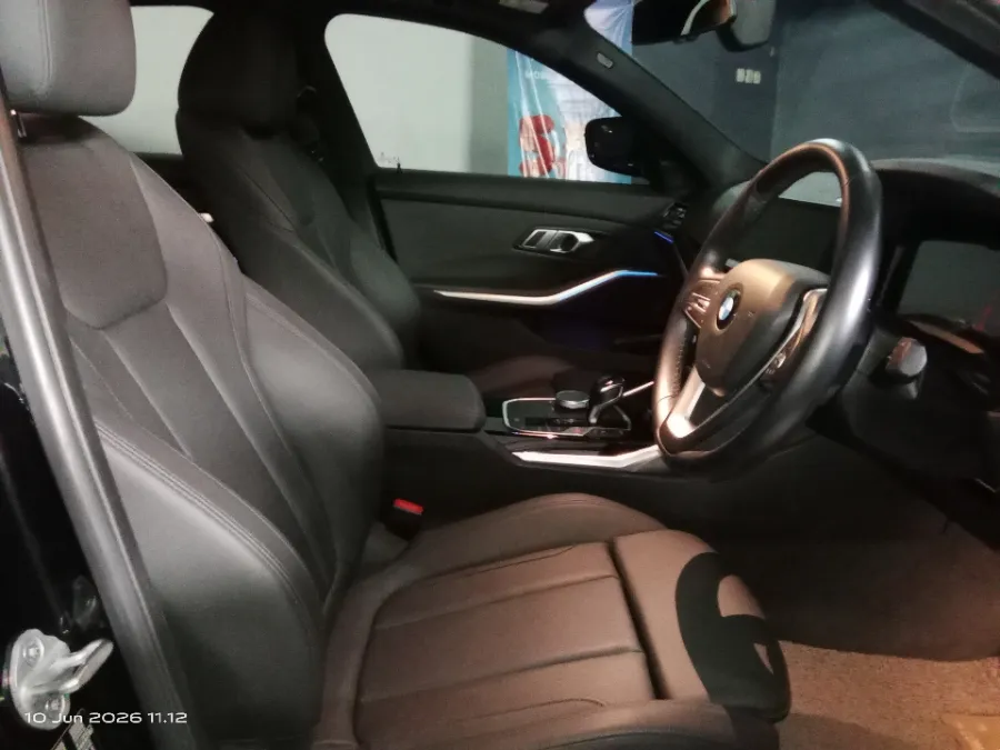 Foto Mobil Bekas Kabin Depan BMW 320i 2.0 tahun 2020