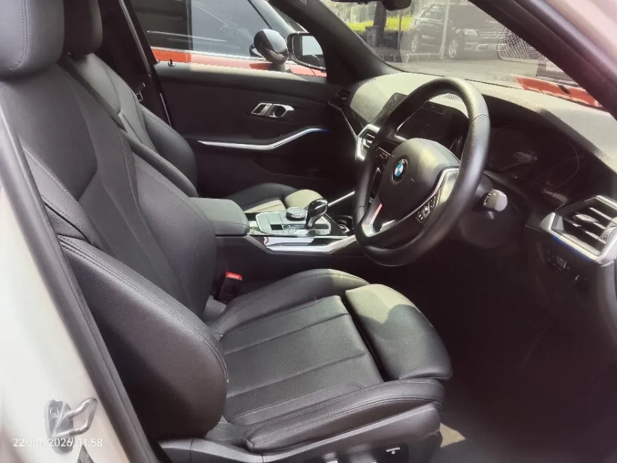 Foto Mobil Bekas Kabin Depan BMW 320i 2.0 tahun 2020