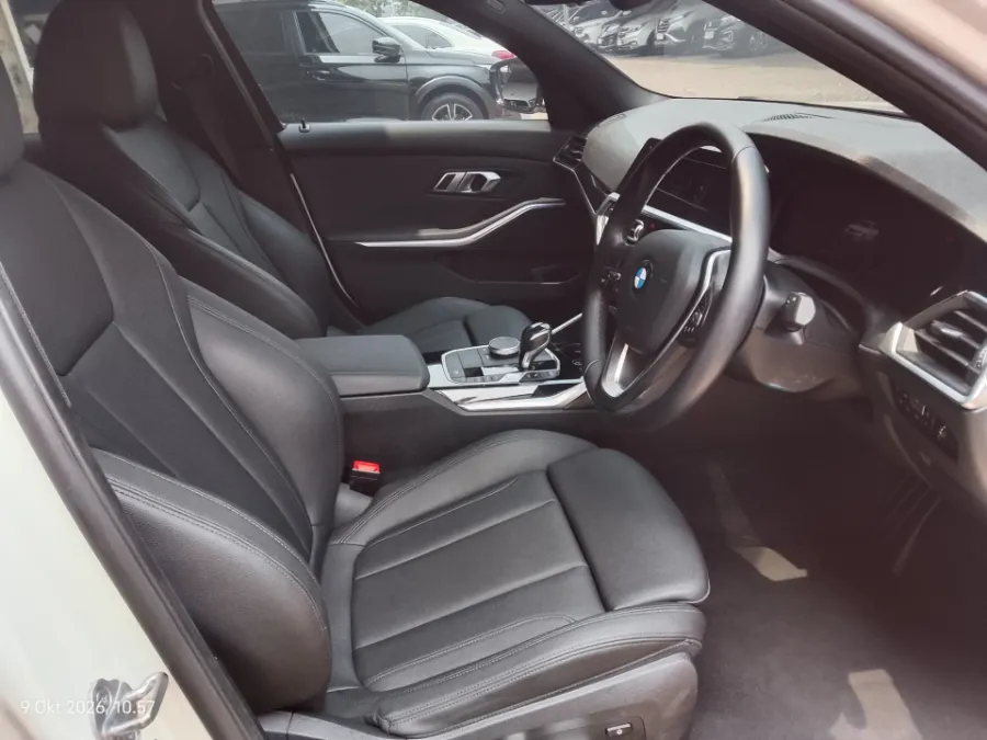 Foto Mobil Bekas Kabin Depan BMW 320i 2.0 tahun 2020
