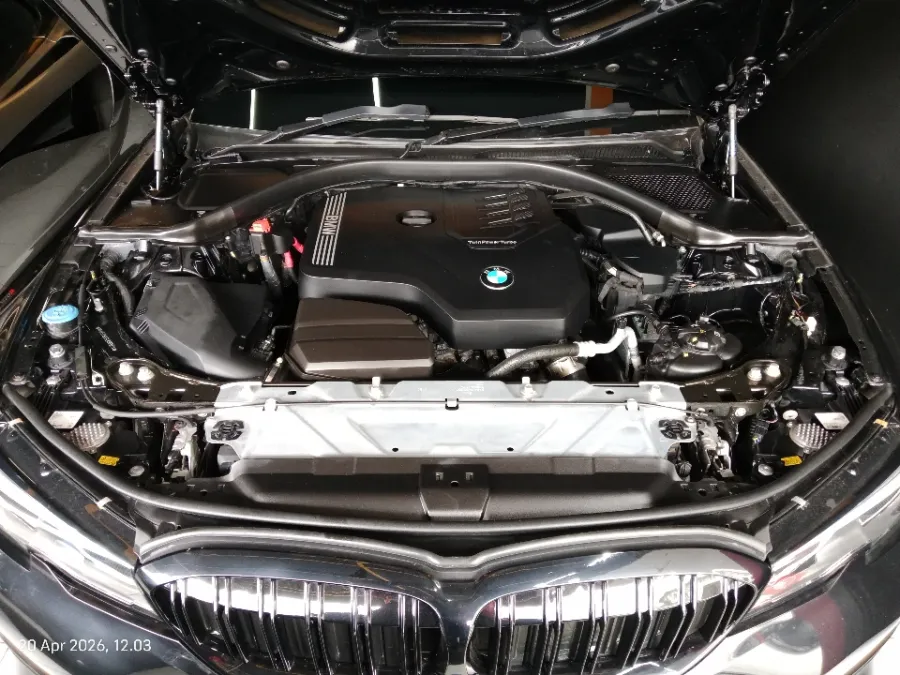 Foto Mobil Bekas Mesin BMW 320i 2.0 tahun 2020