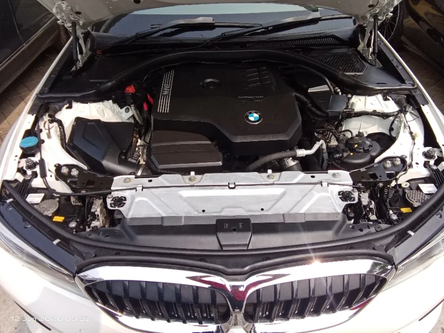 Foto Mobil Bekas Mesin BMW 320i 2.0 tahun 2020