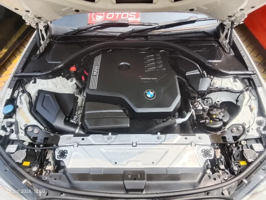 Foto Mobil Bekas Mesin BMW 320i 2.0 tahun 2020