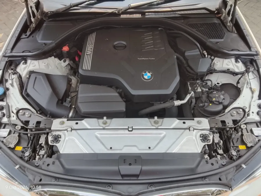 Foto Mobil Bekas Mesin BMW 320i 2.0 tahun 2020
