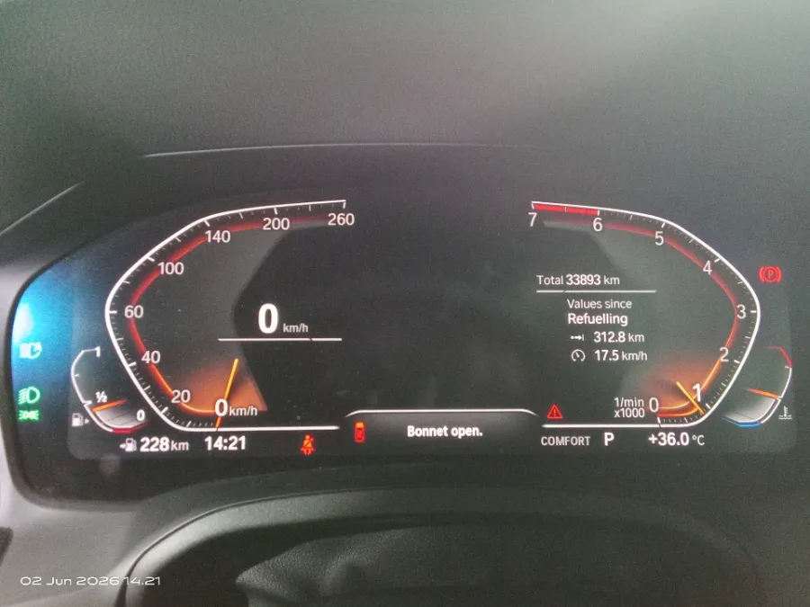 Foto Mobil Bekas Odometer BMW 320i 2.0 tahun 2020