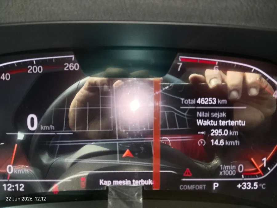 Foto Mobil Bekas Odometer BMW 320i 2.0 tahun 2020