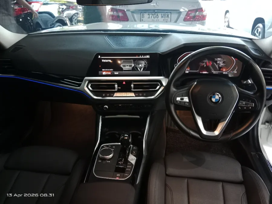 Foto Mobil Bekas Dashboard BMW 320i 2.0 tahun 2021