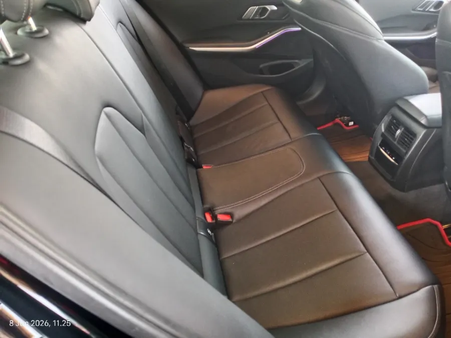 Foto Mobil Bekas Kabin Belakang BMW 320i 2.0 tahun 2021