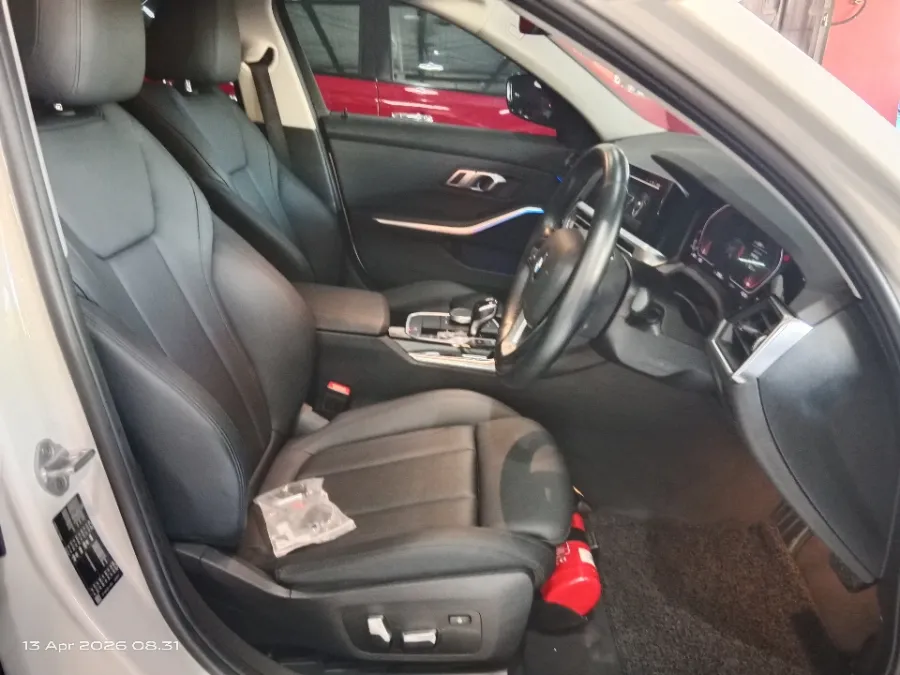 Foto Mobil Bekas Kabin Depan BMW 320i 2.0 tahun 2021