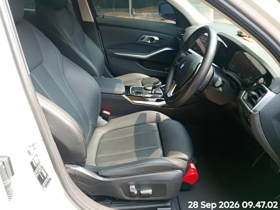 Foto Mobil Bekas Kabin Depan BMW 320i 2.0 tahun 2021