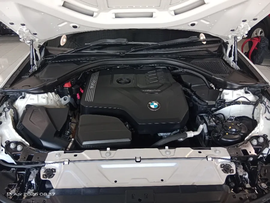 Foto Mobil Bekas Mesin BMW 320i 2.0 tahun 2021
