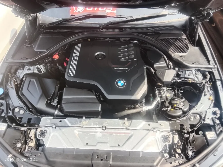 Foto Mobil Bekas Mesin BMW 320i 2.0 tahun 2021