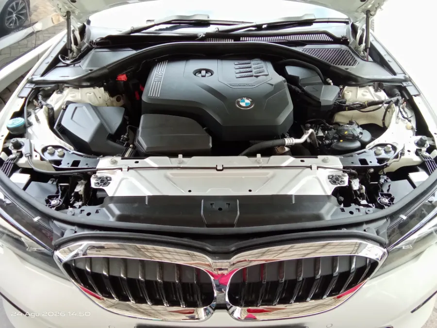 Foto Mobil Bekas Mesin BMW 320i 2.0 tahun 2021