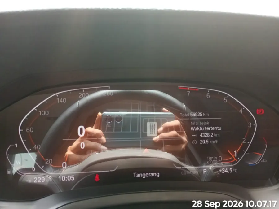 Foto Mobil Bekas Odometer BMW 320i 2.0 tahun 2021