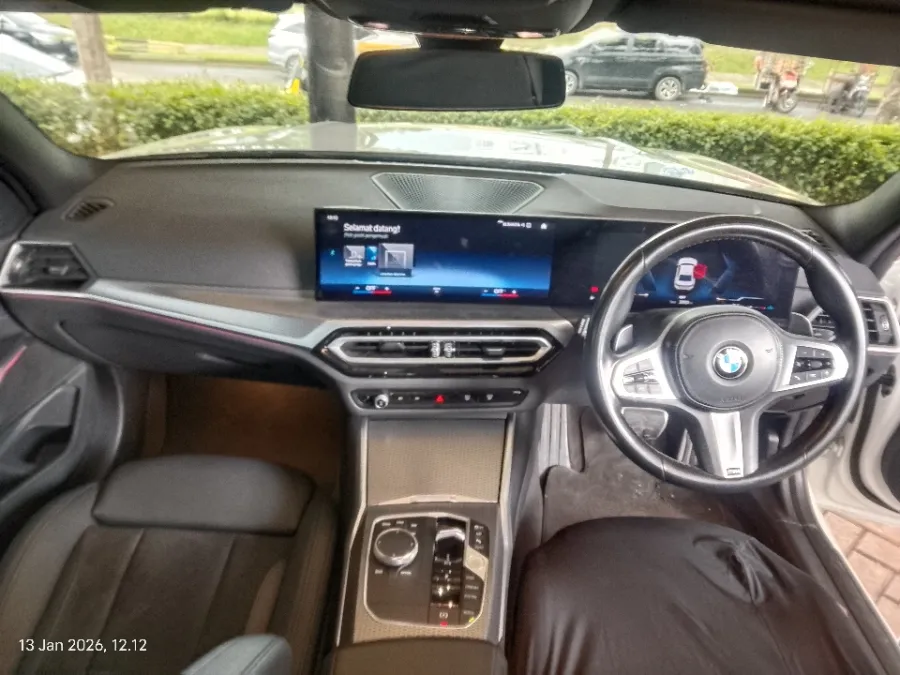 Foto Mobil Bekas Dashboard BMW 320i 2.0 tahun 2022