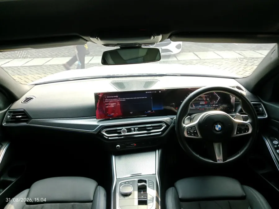 Foto Mobil Bekas Dashboard BMW 320i 2.0 tahun 2022