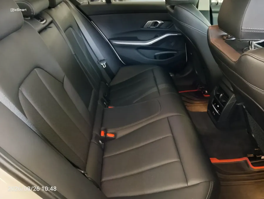 Foto Mobil Bekas Kabin Belakang BMW 320i 2.0 tahun 2022
