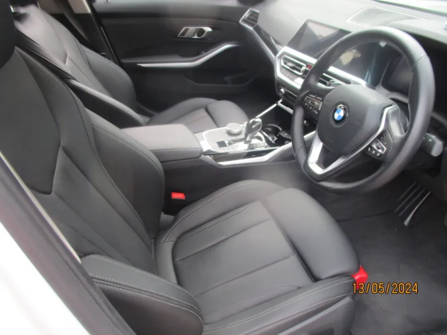 Foto Mobil Bekas Kabin Depan BMW 320i 2.0 tahun 2022