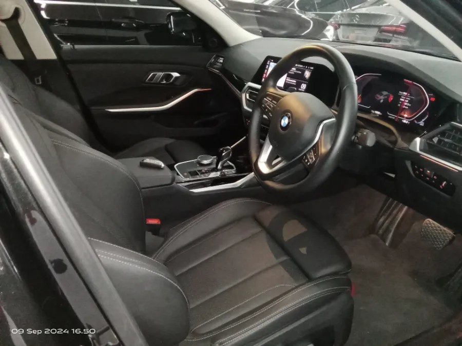 Foto Mobil Bekas Kabin Depan BMW 320i 2.0 tahun 2022