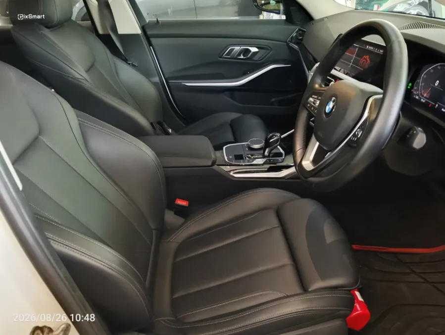 Foto Mobil Bekas Kabin Depan BMW 320i 2.0 tahun 2022