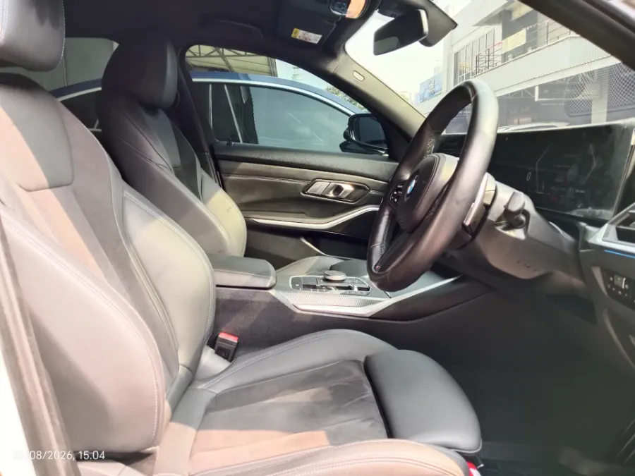Foto Mobil Bekas Kabin Depan BMW 320i 2.0 tahun 2022