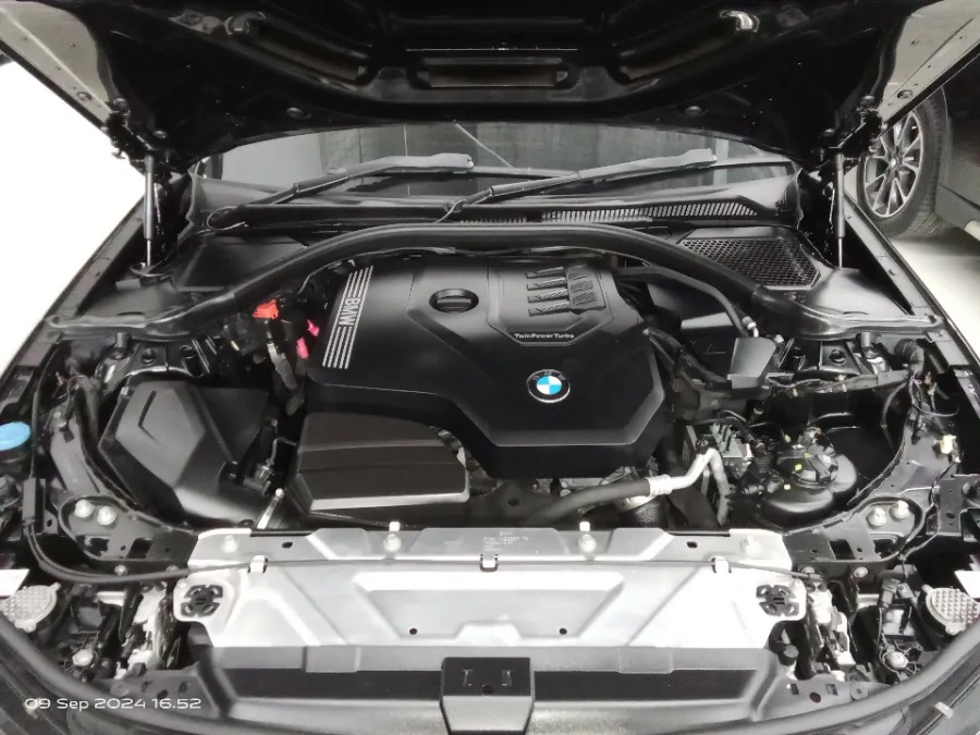Foto Mobil Bekas Mesin BMW 320i 2.0 tahun 2022