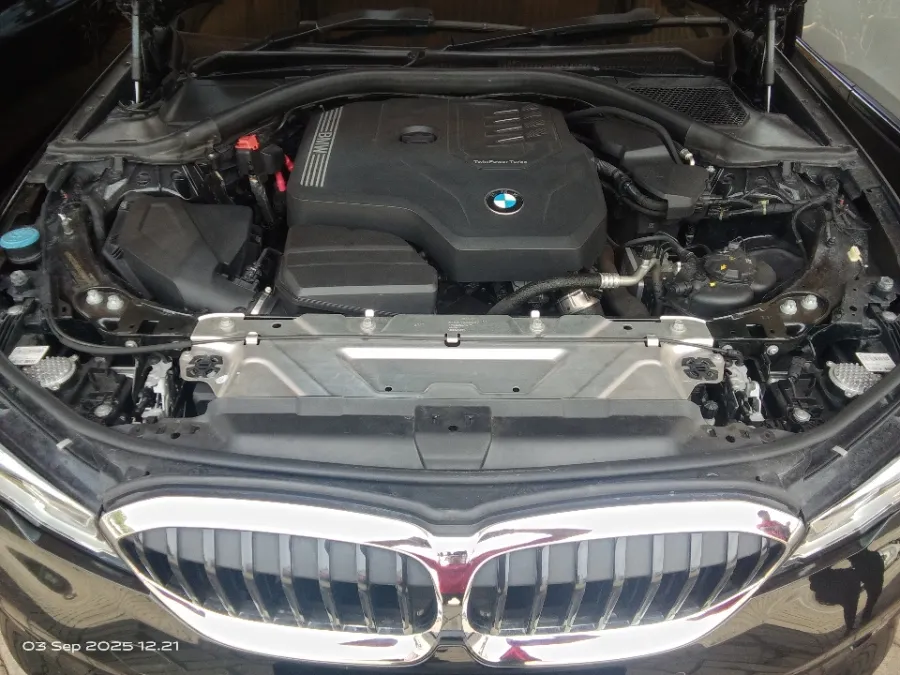 Foto Mobil Bekas Mesin BMW 320i 2.0 tahun 2022