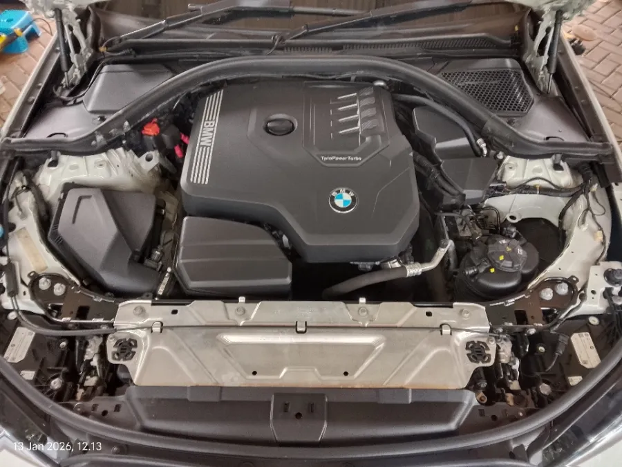 Foto Mobil Bekas Mesin BMW 320i 2.0 tahun 2022