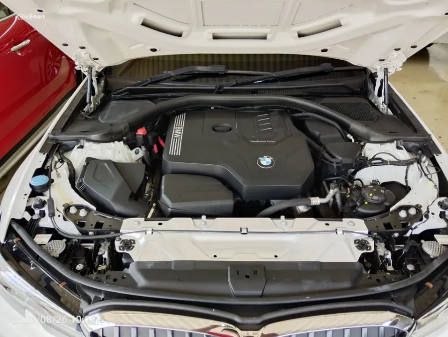 Foto Mobil Bekas Mesin BMW 320i 2.0 tahun 2022