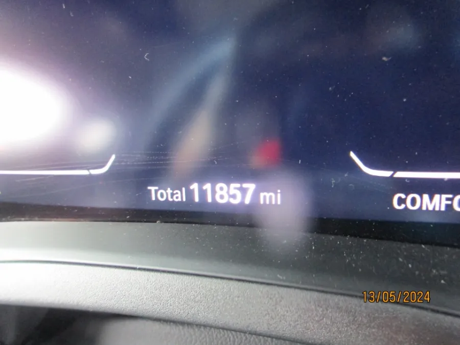 Foto Mobil Bekas Odometer BMW 320i 2.0 tahun 2022