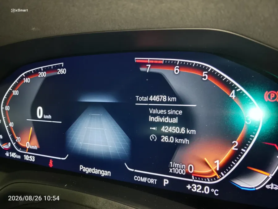 Foto Mobil Bekas Odometer BMW 320i 2.0 tahun 2022