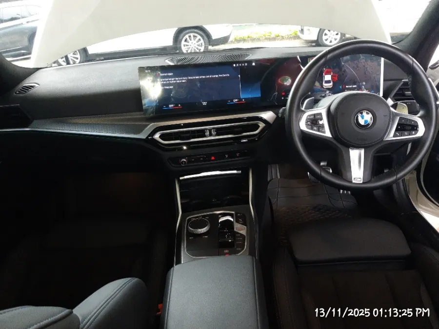 Foto Mobil Bekas Dashboard BMW 320i 2.0 tahun 2023