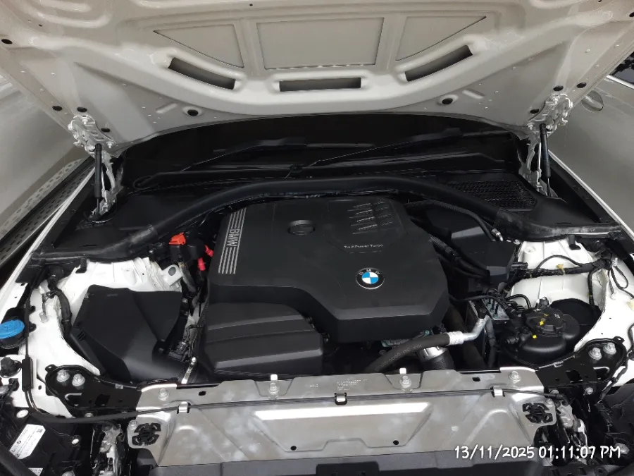 Foto Mobil Bekas Mesin BMW 320i 2.0 tahun 2023