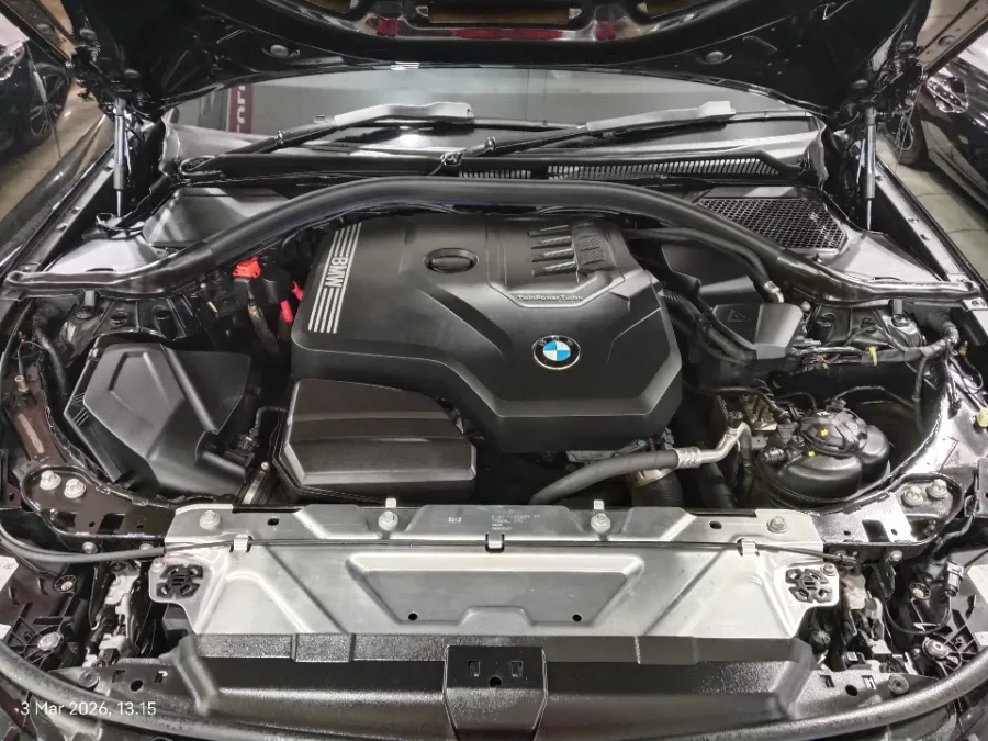 Foto Mobil Bekas Mesin BMW 320i 2.0 tahun 2023