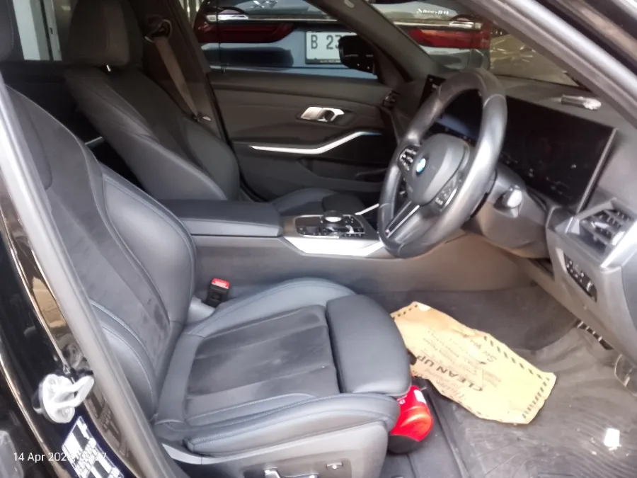 Foto Mobil Bekas Kabin Depan BMW 320i 2.0 tahun 2024
