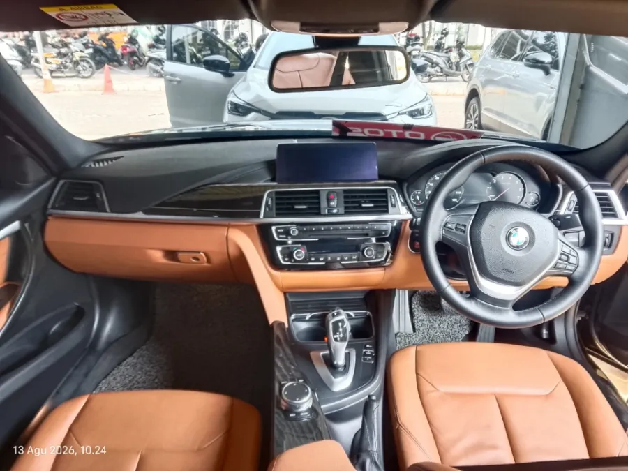 Foto Mobil Bekas Dashboard BMW 320i 2.0 Luxury tahun 2018