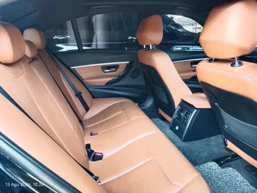 Foto Mobil Bekas Kabin Belakang BMW 320i 2.0 Luxury tahun 2018
