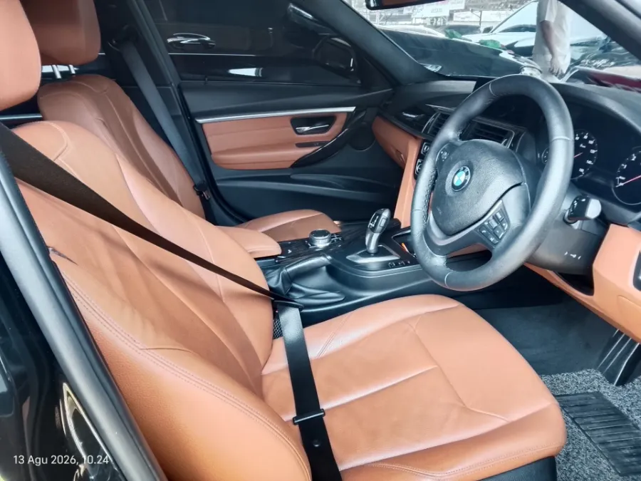Foto Mobil Bekas Kabin Depan BMW 320i 2.0 Luxury tahun 2018