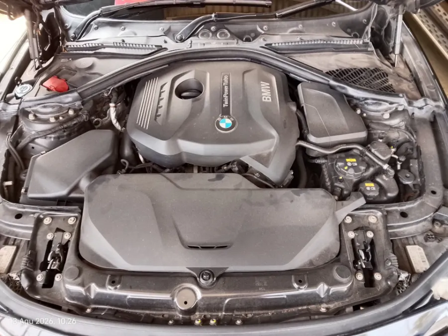 Foto Mobil Bekas Mesin BMW 320i 2.0 Luxury tahun 2018