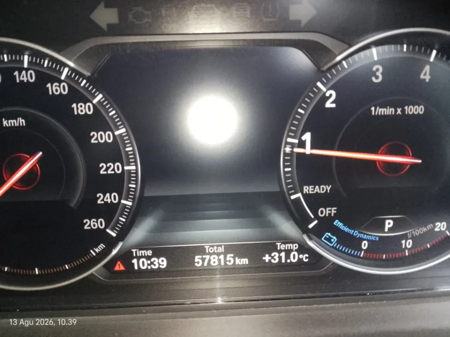Foto Mobil Bekas Odometer BMW 320i 2.0 Luxury tahun 2018