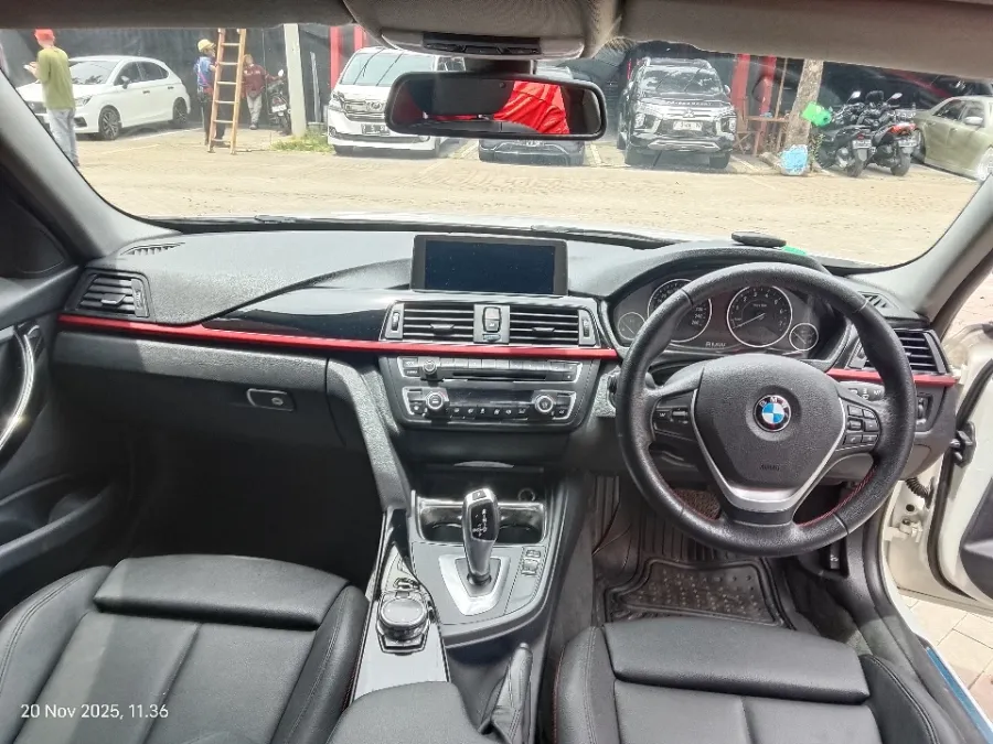 Foto Mobil Bekas Dashboard BMW 320i 2.0 N20 tahun 2014