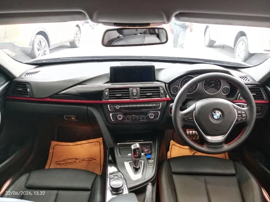 Foto Mobil Bekas Dashboard BMW 320i 2.0 N20 tahun 2014
