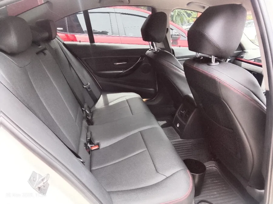 Foto Mobil Bekas Kabin Belakang BMW 320i 2.0 N20 tahun 2014