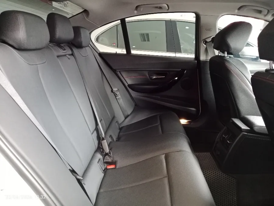 Foto Mobil Bekas Kabin Belakang BMW 320i 2.0 N20 tahun 2014