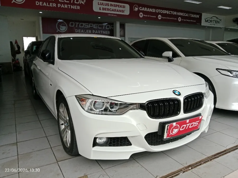 Foto Mobil Bekas Kanan Depan BMW 320i 2.0 N20 tahun 2014