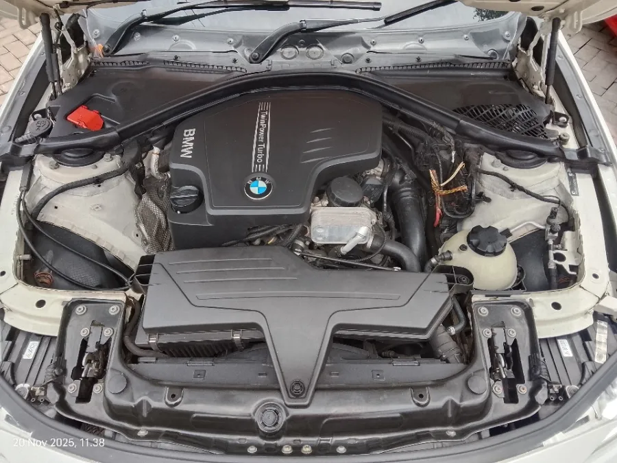 Foto Mobil Bekas Mesin BMW 320i 2.0 N20 tahun 2014