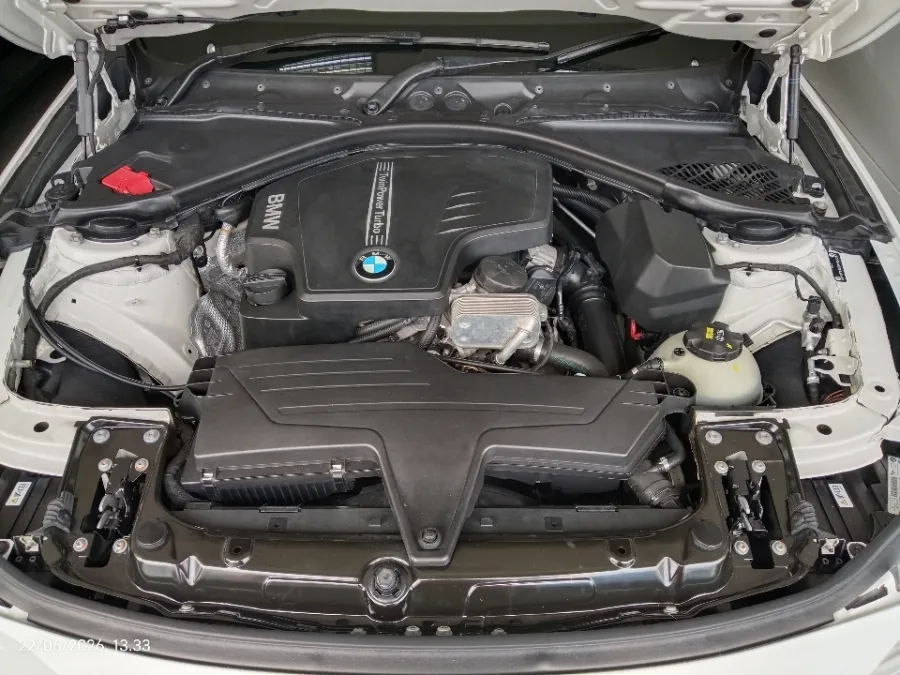 Foto Mobil Bekas Mesin BMW 320i 2.0 N20 tahun 2014