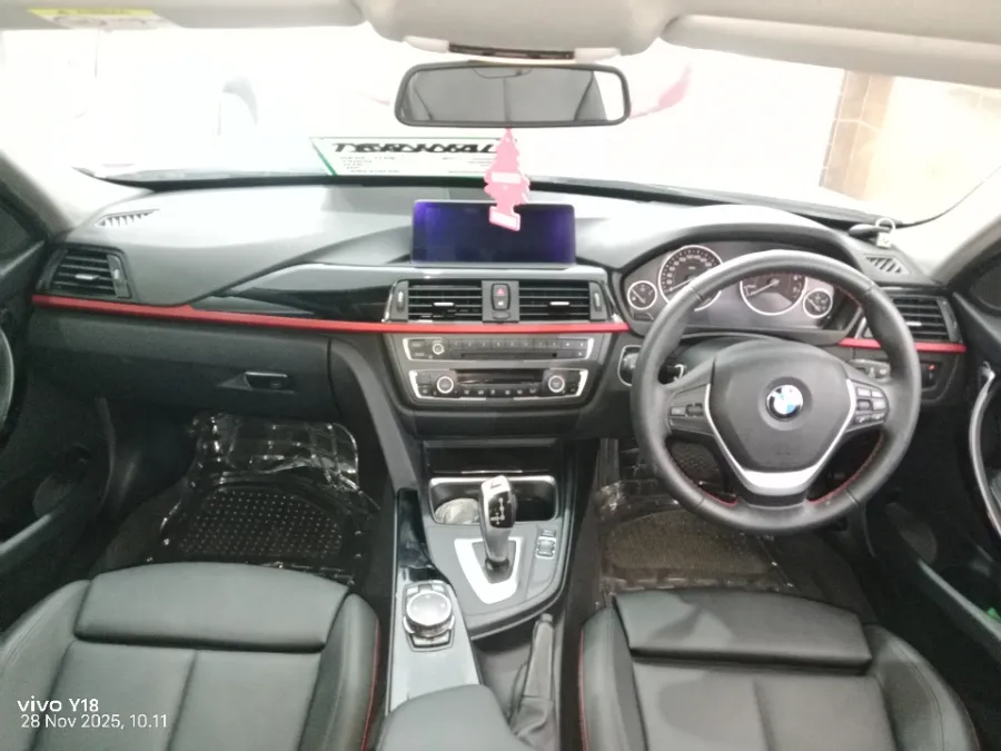 Foto Mobil Bekas Dashboard BMW 320i 2.0 N20 tahun 2015