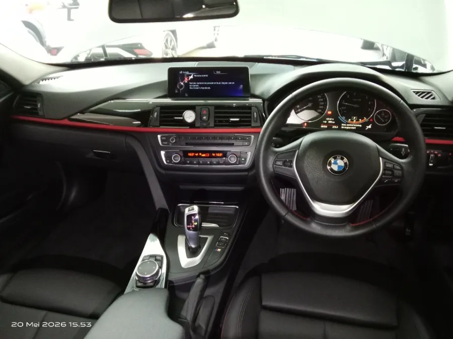 Foto Mobil Bekas Dashboard BMW 320i 2.0 N20 tahun 2015