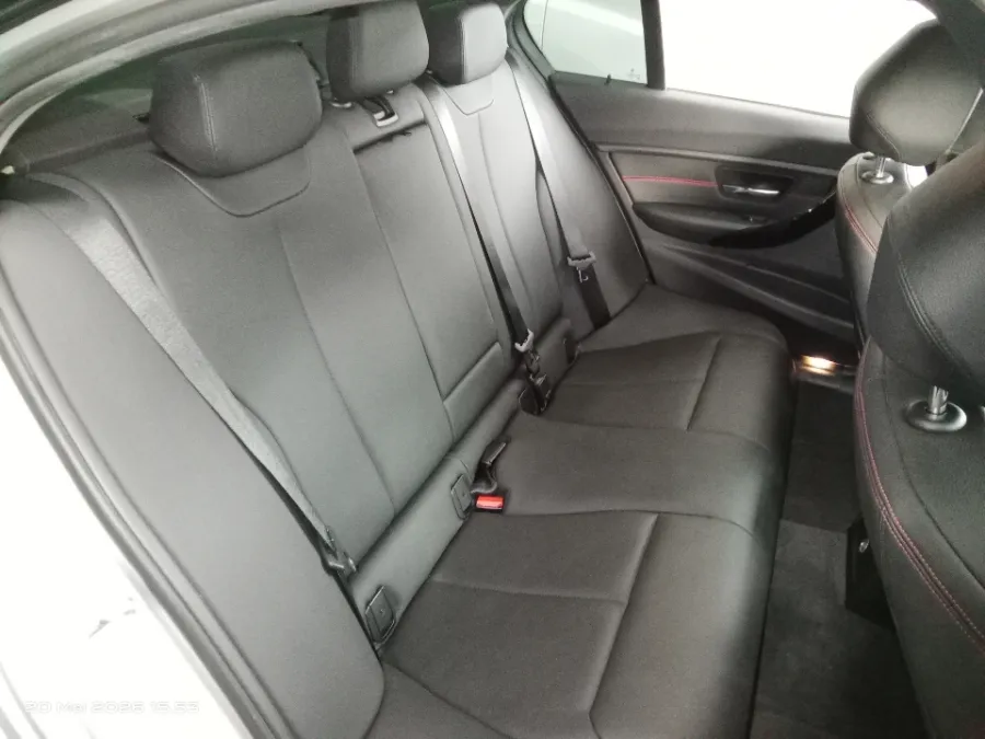 Foto Mobil Bekas Kabin Belakang BMW 320i 2.0 N20 tahun 2015